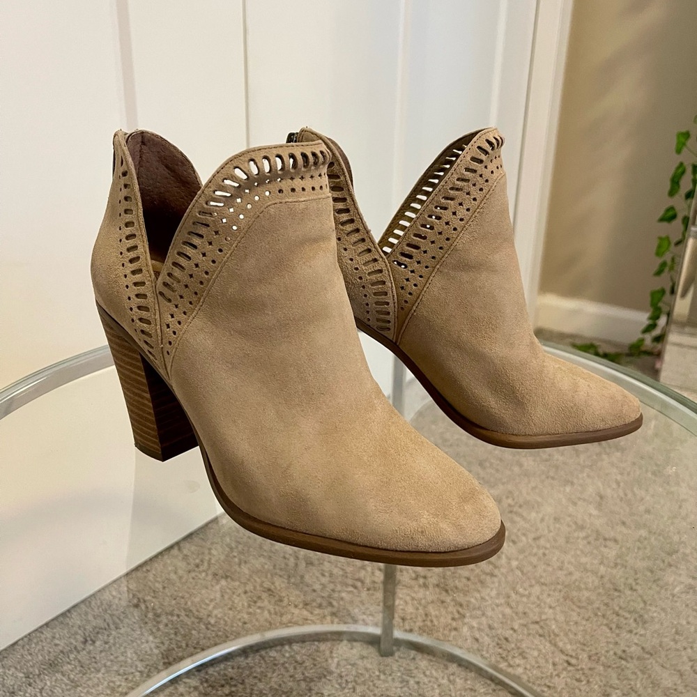 Vince Camuto size 6 neutral suede bootie